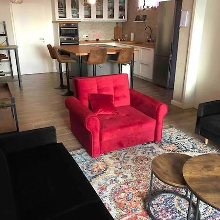 Stylisches Maybach Appartement Mit Terrasse Fuer 5 Personen, 5 Betten, Grosse Kochinsel, Homeoffice Mit 250Mbit Wlan Aidlingen Exteriér fotografie