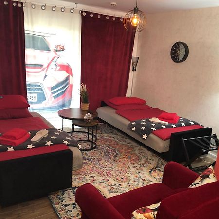 Stylisches Maybach Appartement Mit Terrasse Fuer 5 Personen, 5 Betten, Grosse Kochinsel, Homeoffice Mit 250Mbit Wlan Aidlingen Exteriér fotografie