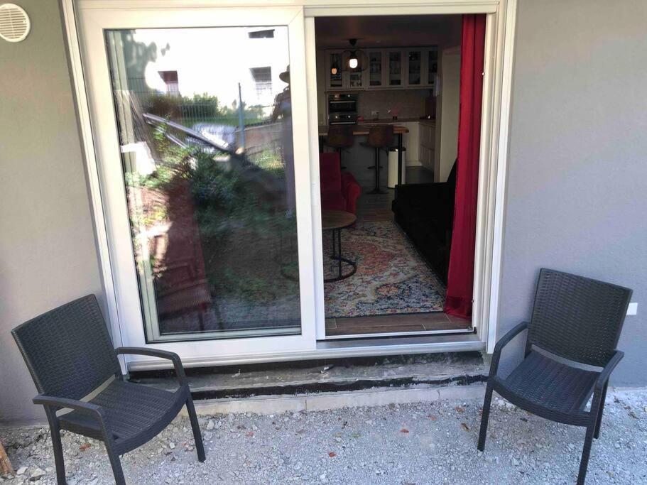 Stylisches Maybach Appartement Mit Terrasse Fuer 5 Personen, 5 Betten, Grosse Kochinsel, Homeoffice Mit 250Mbit Wlan Aidlingen Exteriér fotografie