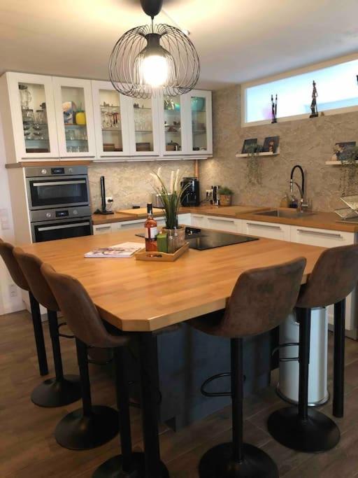Stylisches Maybach Appartement Mit Terrasse Fuer 5 Personen, 5 Betten, Grosse Kochinsel, Homeoffice Mit 250Mbit Wlan Aidlingen Exteriér fotografie