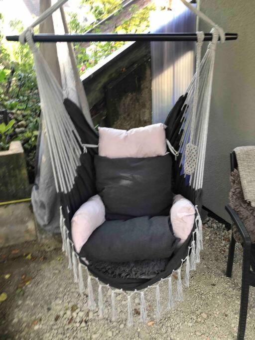 Stylisches Maybach Appartement Mit Terrasse Fuer 5 Personen, 5 Betten, Grosse Kochinsel, Homeoffice Mit 250Mbit Wlan Aidlingen Exteriér fotografie