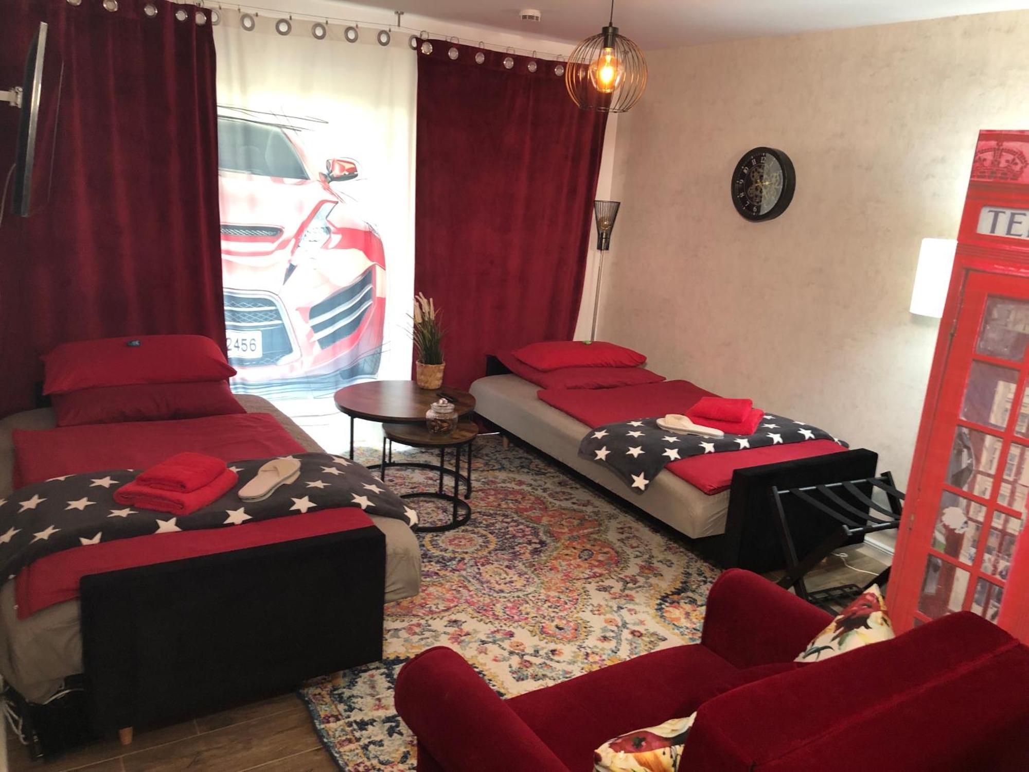 Stylisches Maybach Appartement Mit Terrasse Fuer 5 Personen, 5 Betten, Grosse Kochinsel, Homeoffice Mit 250Mbit Wlan Aidlingen Exteriér fotografie