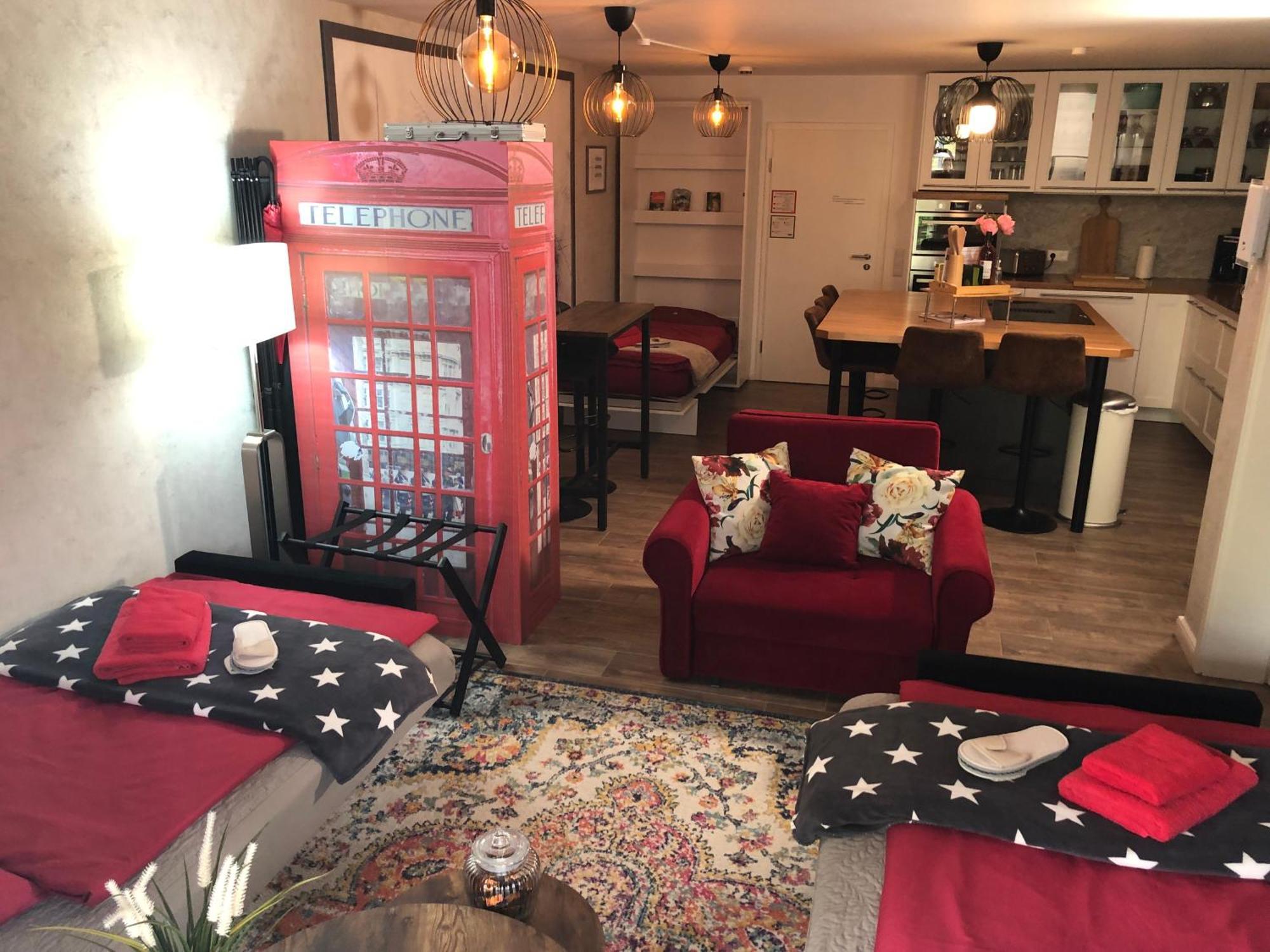 Stylisches Maybach Appartement Mit Terrasse Fuer 5 Personen, 5 Betten, Grosse Kochinsel, Homeoffice Mit 250Mbit Wlan Aidlingen Exteriér fotografie