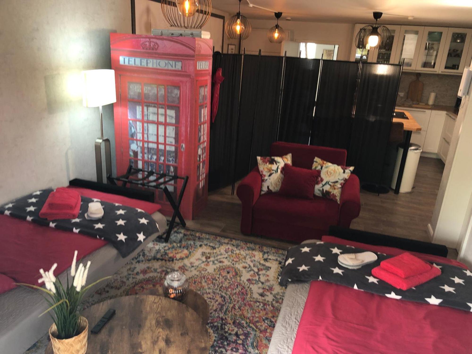 Stylisches Maybach Appartement Mit Terrasse Fuer 5 Personen, 5 Betten, Grosse Kochinsel, Homeoffice Mit 250Mbit Wlan Aidlingen Exteriér fotografie